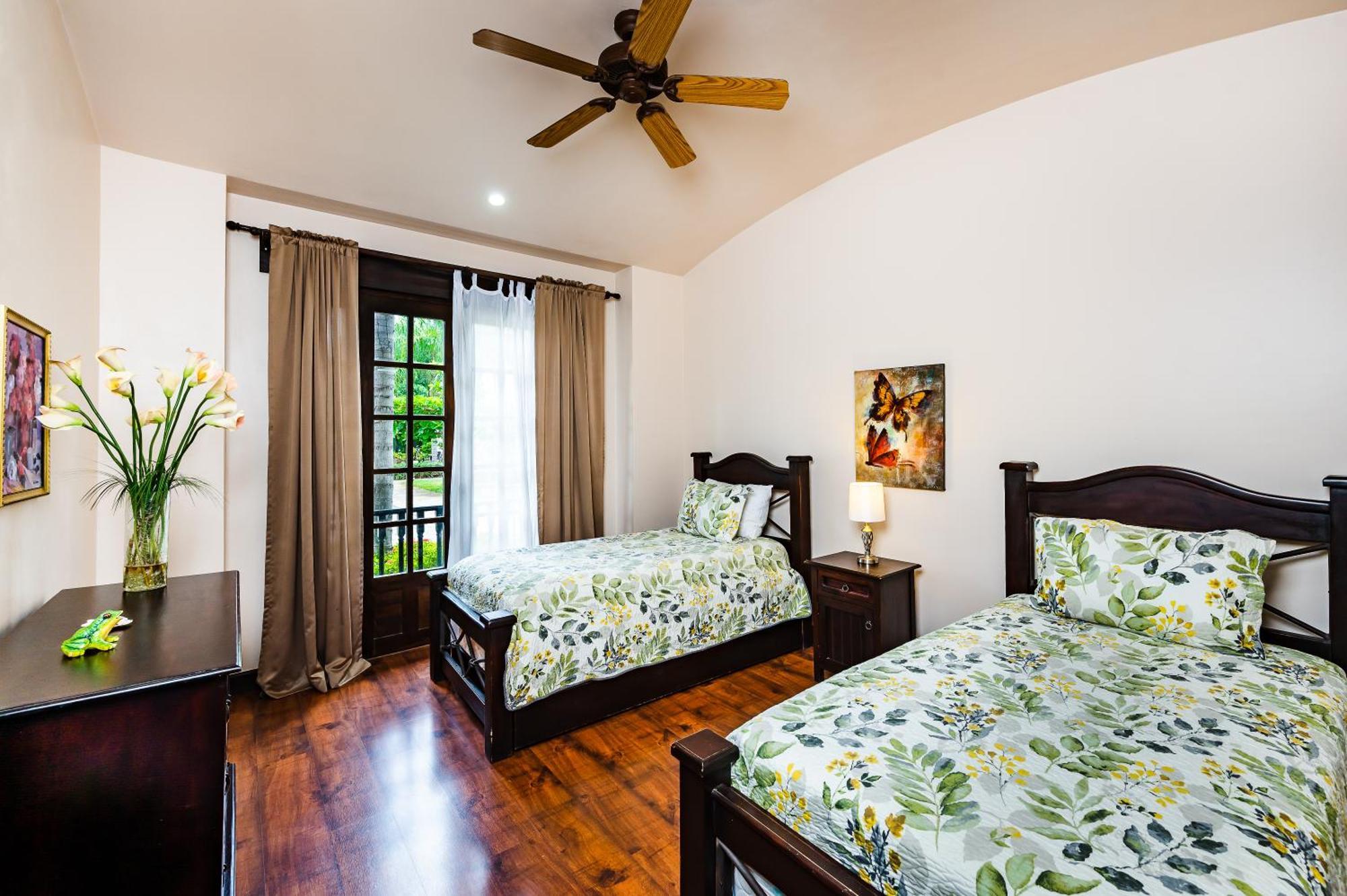 Luxury Vacation Rentals At Hacienda Pinilla Tamarindo Bilik gambar